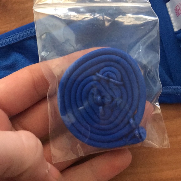 Bundle of bathing suit tops - Picture 4 of 8